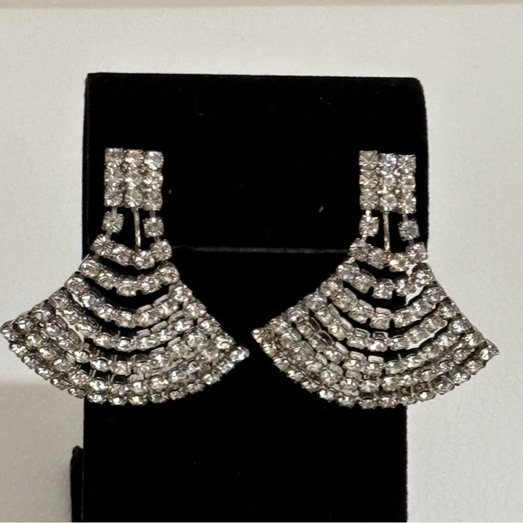 Vintage clear rhinestone articulated dangle clip on earrings - Picture 3 of 8